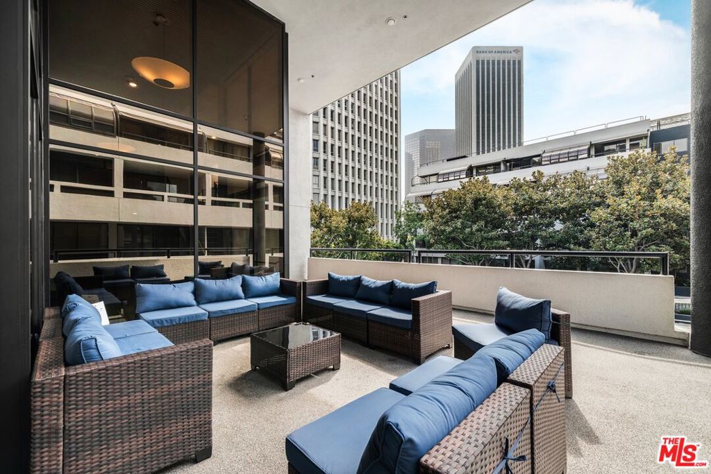 880 W 1st Street 707