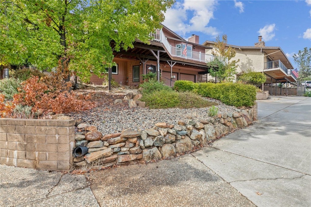 5416 Royal Oaks Drive