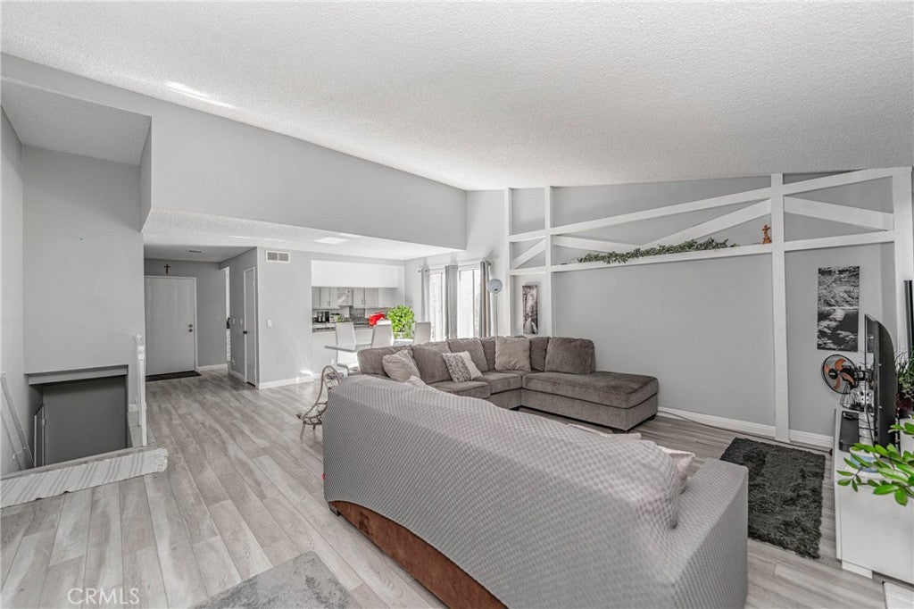 26212 Rainbow Glen