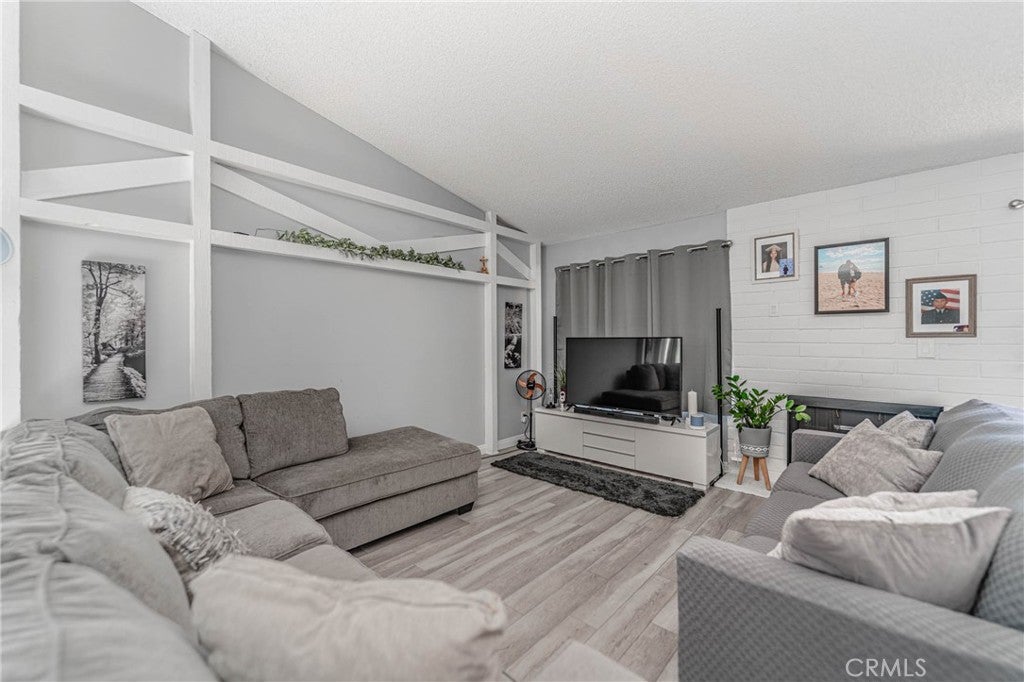 26212 Rainbow Glen