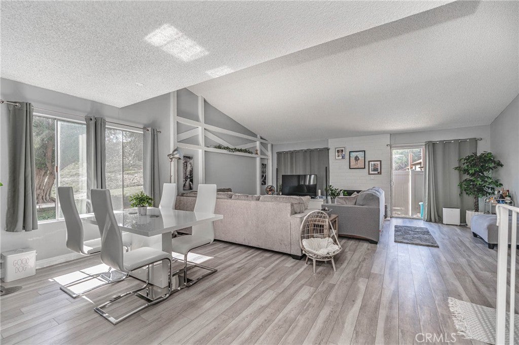 26212 Rainbow Glen