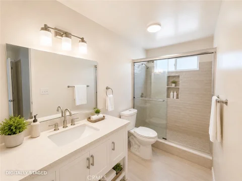1000 W Macarthur Blvd, Santa Ana, CA 92707 - MLS#: PW26159306