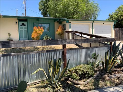 Photo of 533 Ferro Lane, Paso Robles, CA 93446 (MLS # PW25174081) Photo of 533 Ferro Lane, Paso Robles, CA 93446 (MLS # PW25174081)