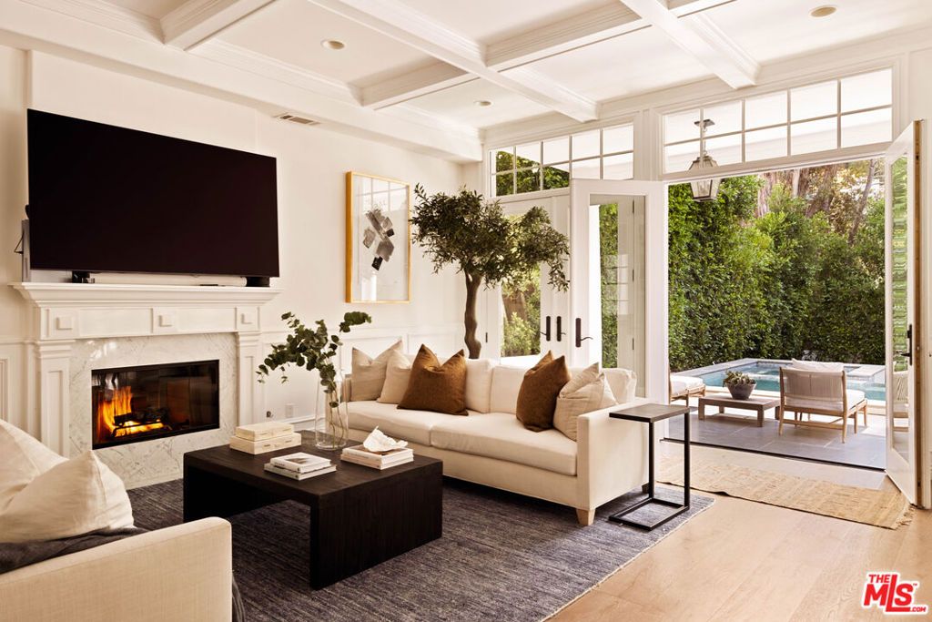 Photo of 867 Wellesley Avenue, Los Angeles, CA 90049 (MLS # 26839403)