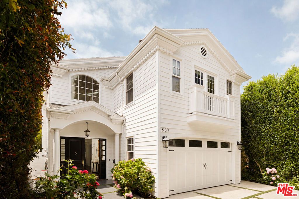 Photo of 867 Wellesley Avenue, Los Angeles, CA 90049 (MLS # 26839403)