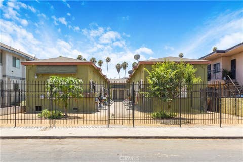 Photo of 606 W 81st ST, Los Angeles, CA 90044 (MLS # SB26185758)
