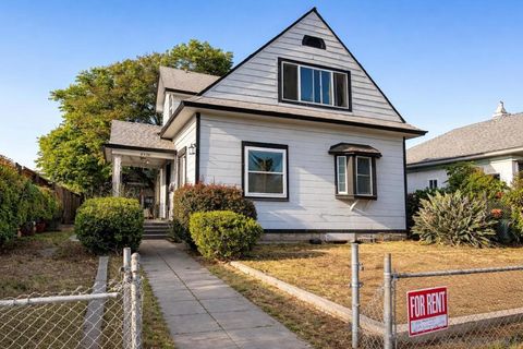 Photo of 2578 L St #3 St, San Diego, CA 92102 (MLS # 260008443SD)