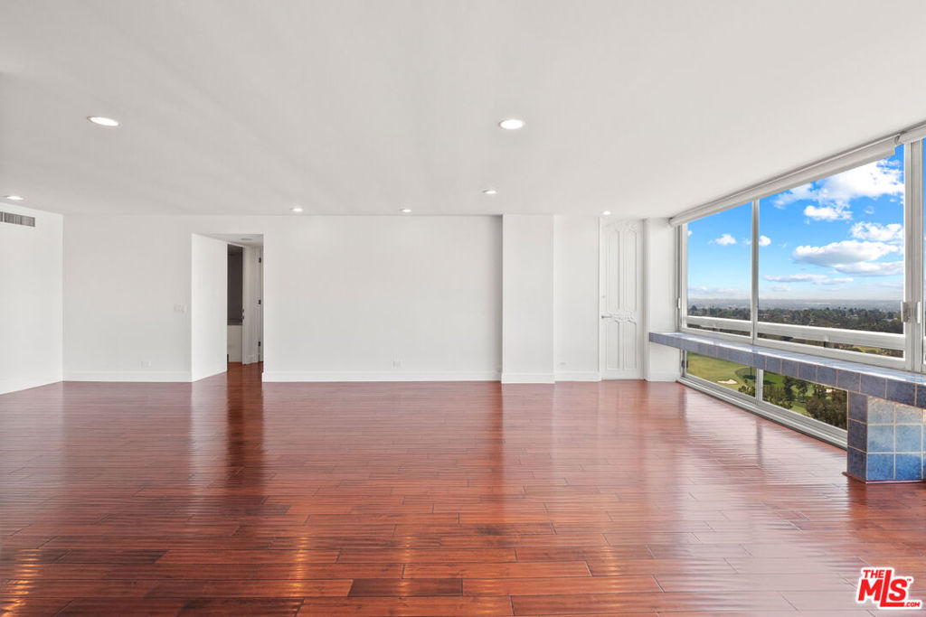 2220 Avenue Of The Stars 1501