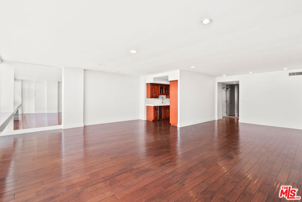 2220 Avenue Of The Stars 1501