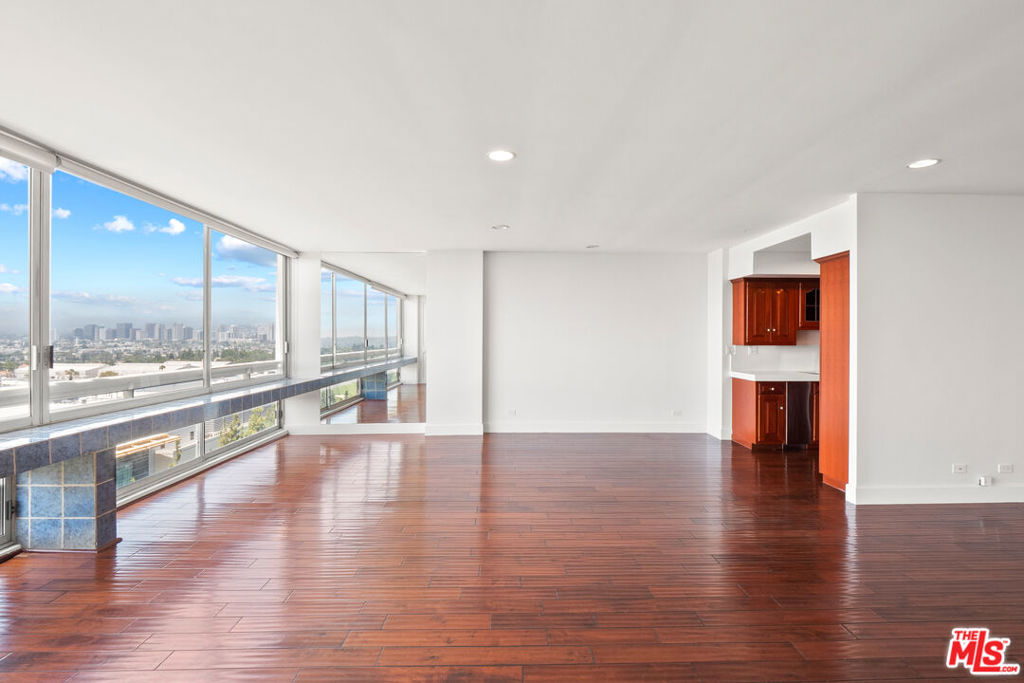 2220 Avenue Of The Stars 1501