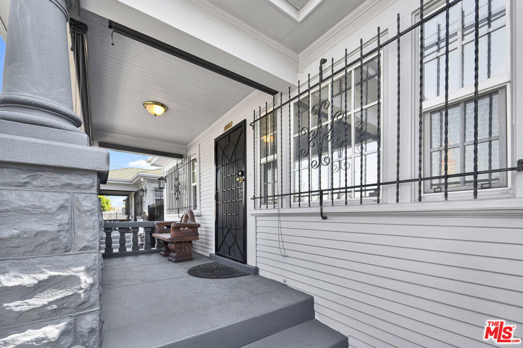 1858 W Vernon Avenue