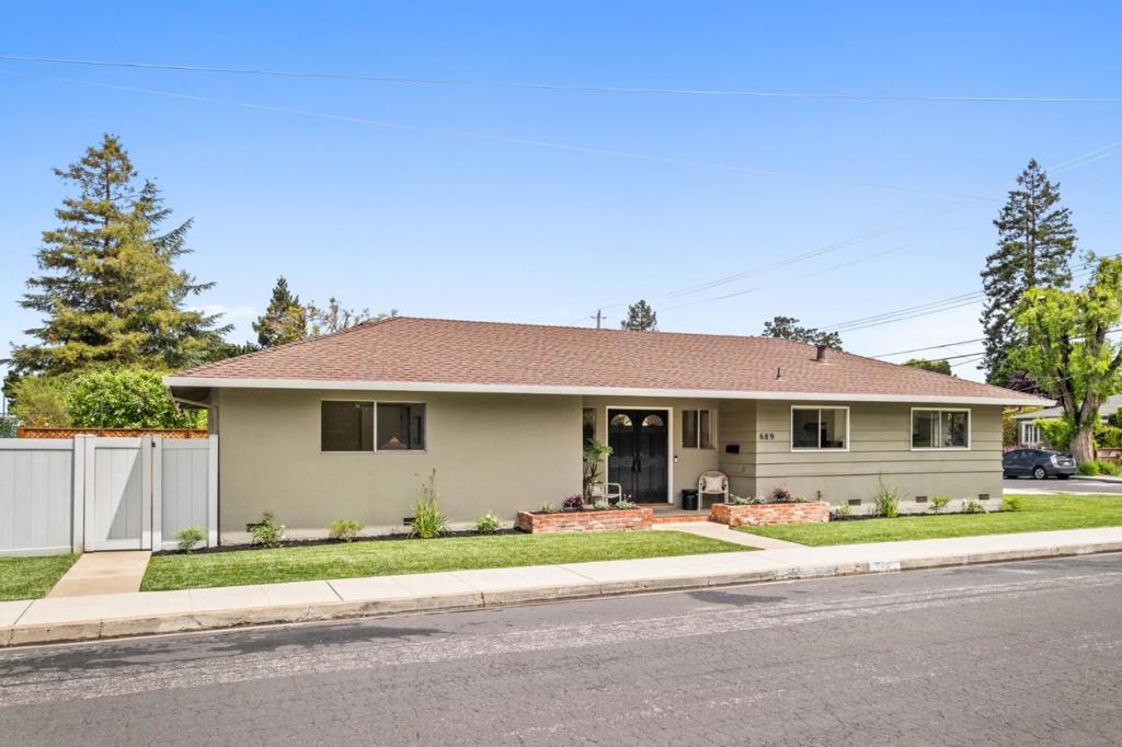 689 Bayport Avenue
