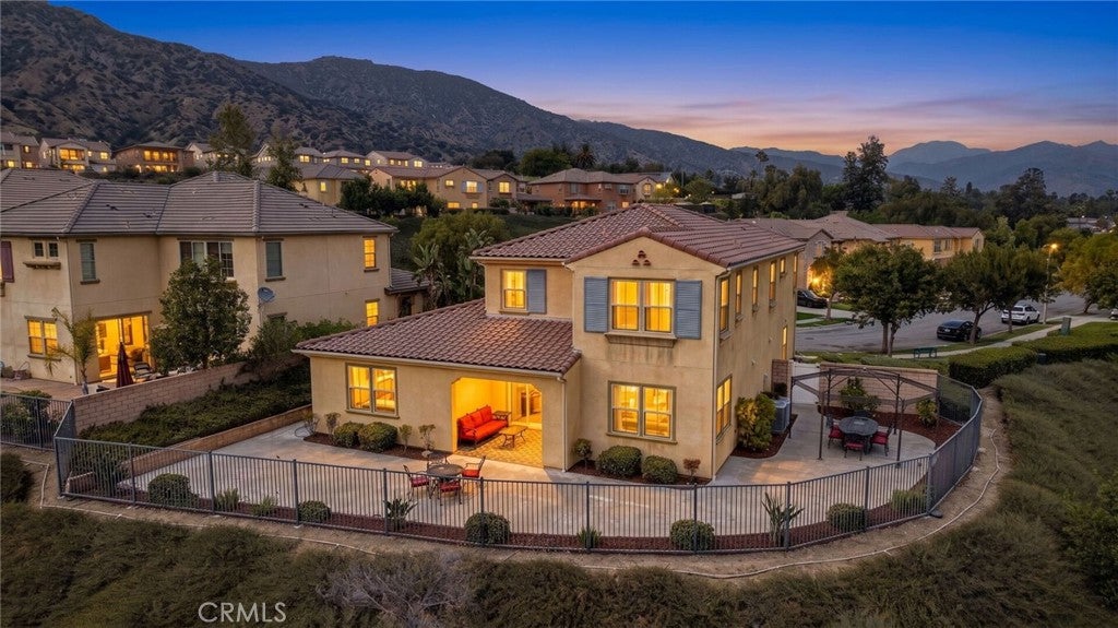864 E Manresa Drive