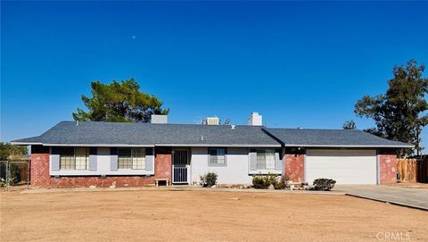 Photo of 13252 Setancket Road, Apple Valley, CA 92308 (MLS # HD25179741)