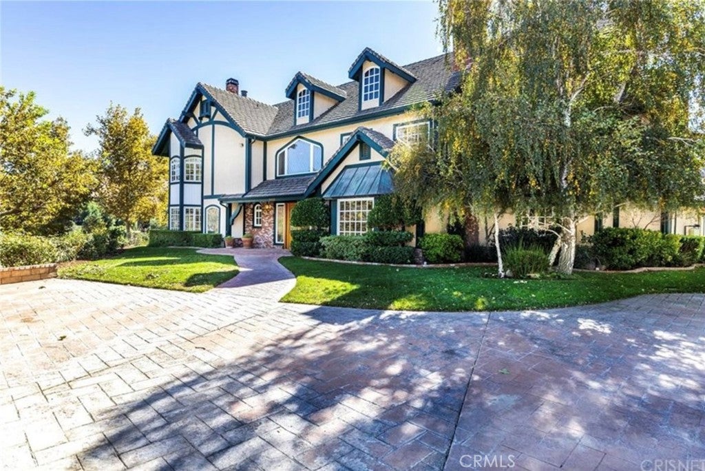 Photo of 16418 Cambria Estates Lane, Canyon Country, CA 91387 (MLS # WS26215825)