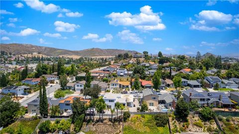 Tiny photo for 5629 Rainbow Crest Drive, Agoura Hills, CA 91301 (MLS # SR26120756)