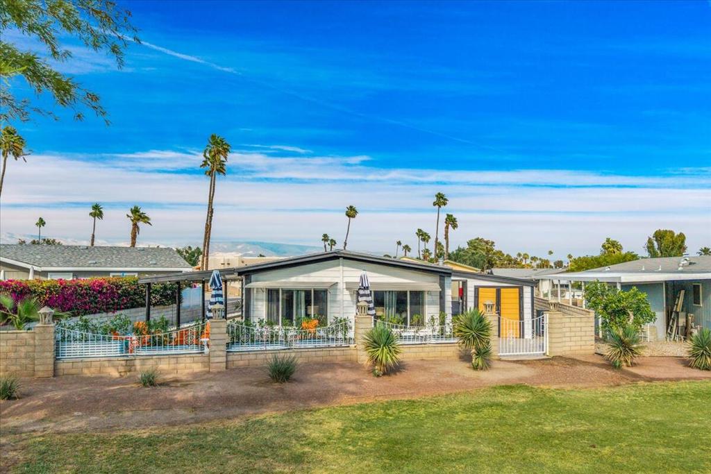 Palm Desert Greens - Manufactured In Park