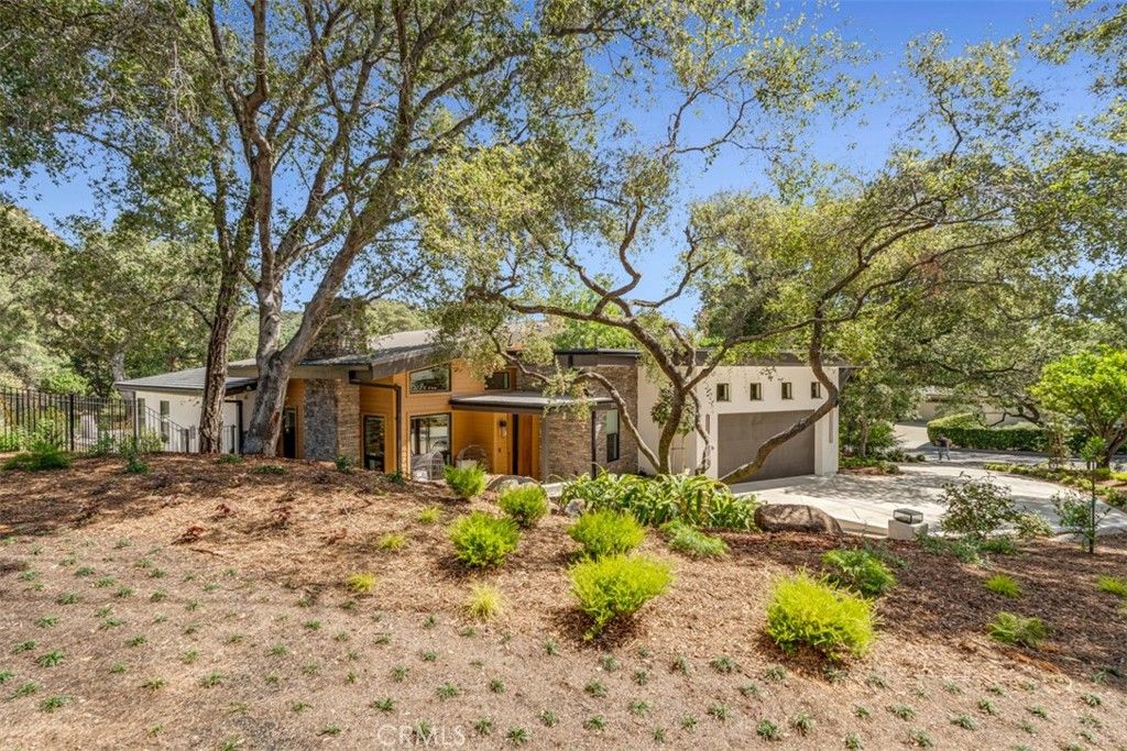 Photo of 888 Oakglade, Monrovia, CA 91016 (MLS # AR26076958)