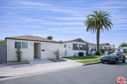 Photo of 2718 W 70th St, Los Angeles, CA 90043 (MLS # 26650499)