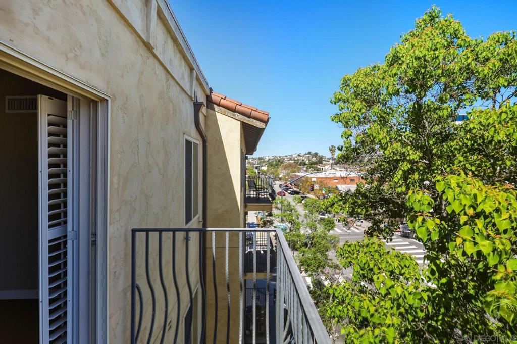 801 W Hawthorn 406