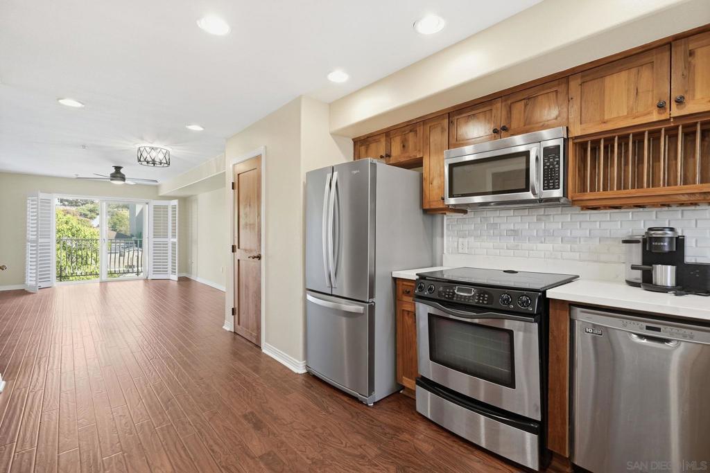 801 W Hawthorn 406