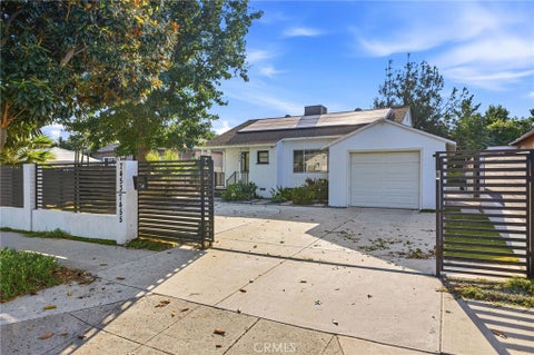 Photo of 7455 Blewett Avenue, Van Nuys, CA 91406 (MLS # SR26203901)
