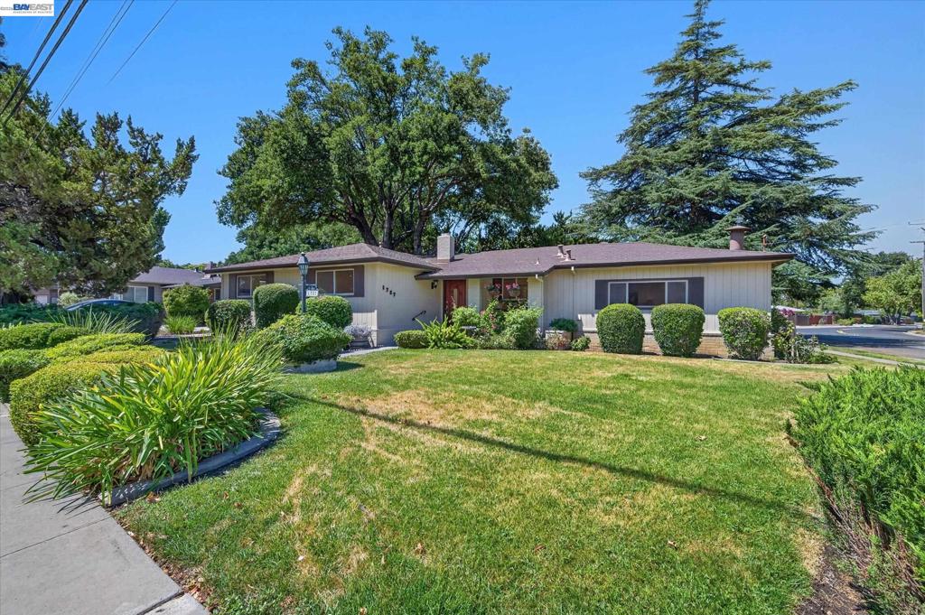 1787 Roxbury Dr