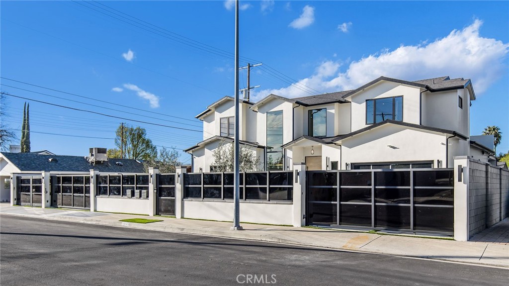 Properties 4 22745 Califa Street