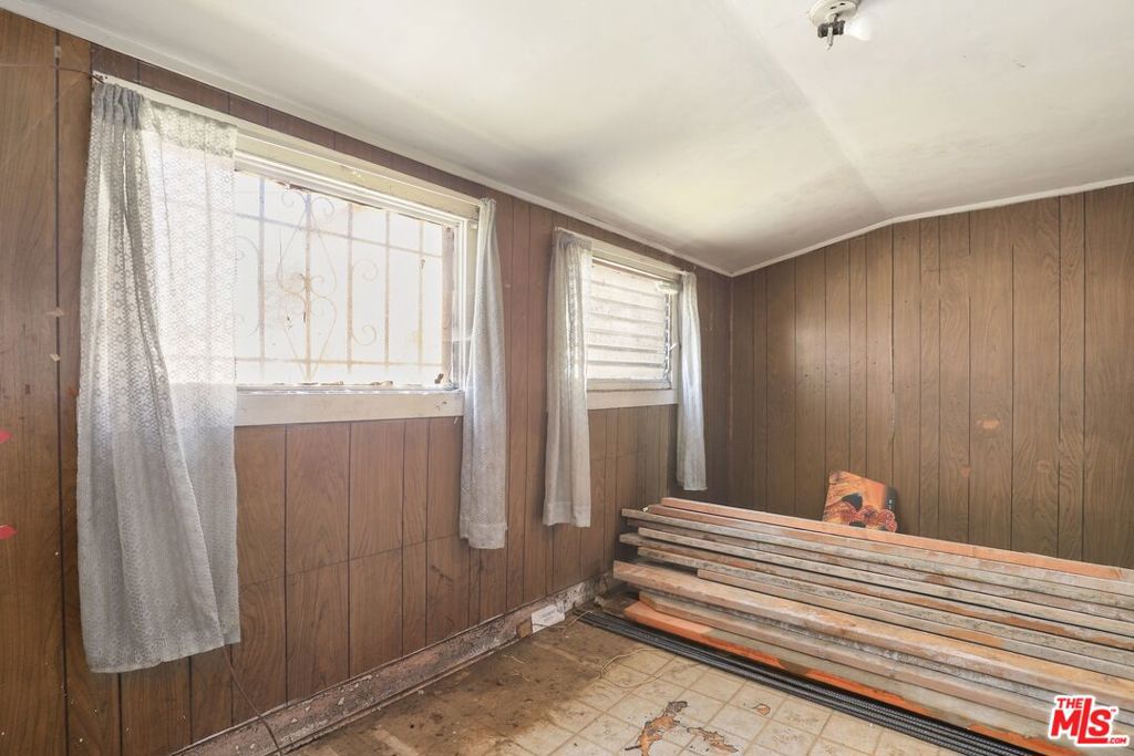 409 E 99th Street