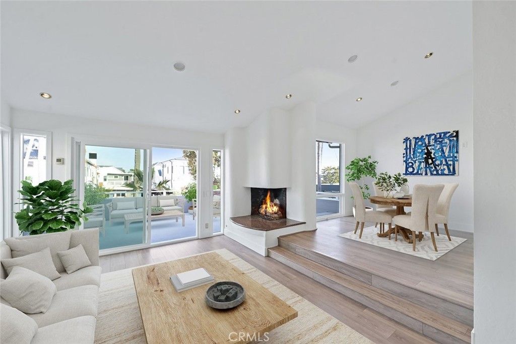 Photo of 411 Goldenrod Ave #B, Corona Del Mar, CA 92625 (MLS # LG26094904)