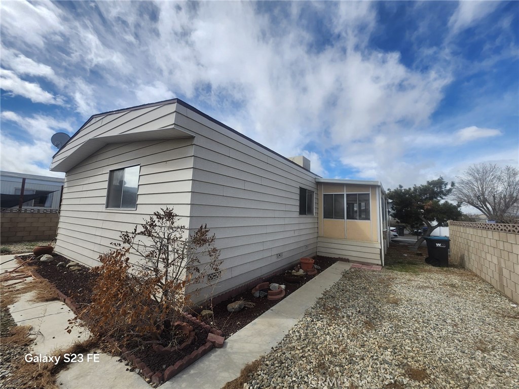 Back un the market due Buyer was not park approved. Located in city of Lancaster, this mobile home for sale . The interior boasts a spacious living room, dining area, and kitchen. Prospective buyers with a creative eye can easily envision updating this property into a cozy family home. Furthermore, a range of stores is accessible within a five-minute radius of this serene location. The space rent is competitively low.
This beautiful home is inside a very nice park well maintained. The total size is 1514 sqft. It is a double size and an extra room on the side that makes it a triple wide. The double wide is 56 ft long and 24 wide. the side room is 20 length x 8 wide. The property is offered for sale
"As Is". Buyer must verify all the information.