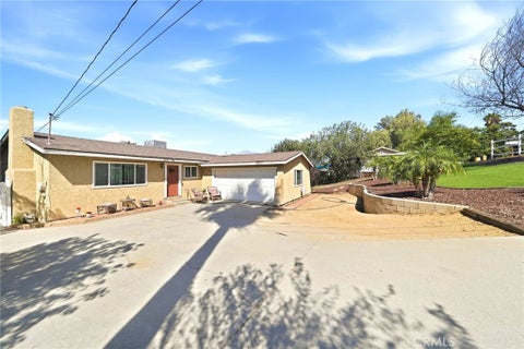 Photo of 31642 Florida Street, Redlands, CA 92373 (MLS # CV26195396)