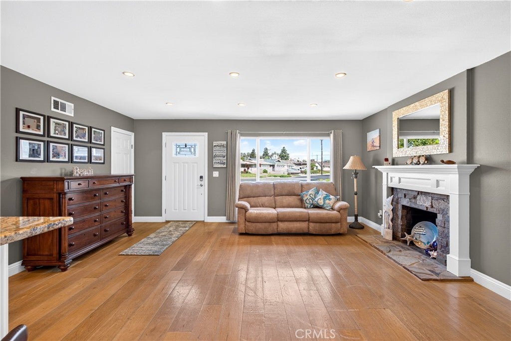 6832 Alexandria