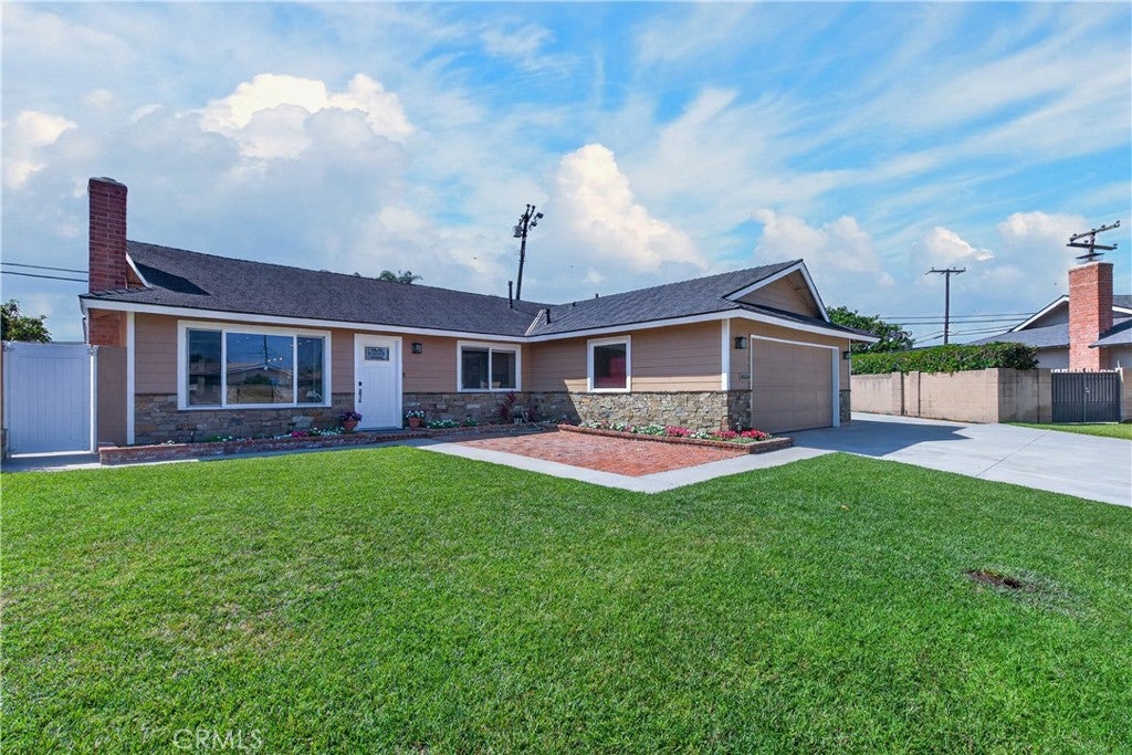 6832 Alexandria