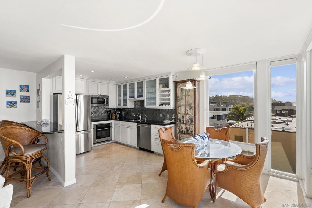 424 Stratford Ct B31