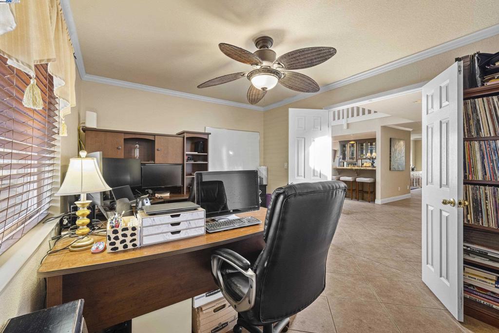 DISCOVERY  BAY - Residential