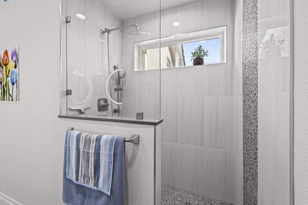 DISCOVERY  BAY - Residential