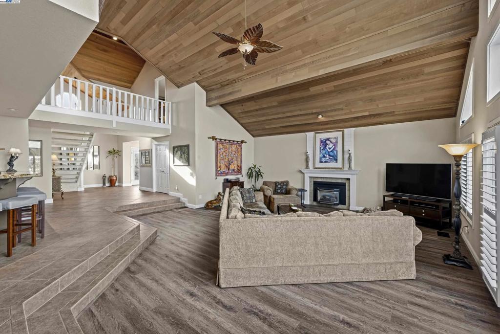 DISCOVERY  BAY - Residential