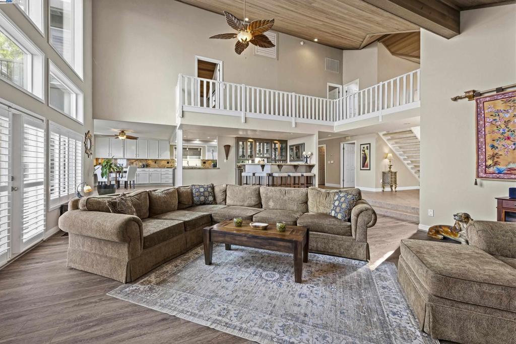 DISCOVERY  BAY - Residential