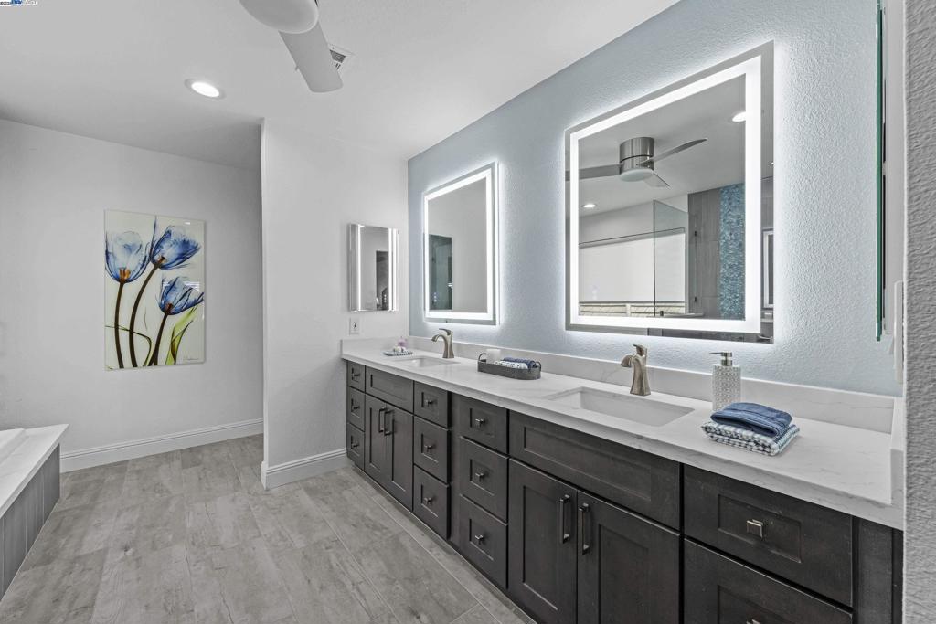 DISCOVERY  BAY - Residential