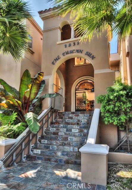 Welcome to this spacious 3bed/2.5ba Condo in Prime West LA Location. Elegantly designed building with a lovely open courtyard with water fountain. Unit features include high ceilings, chef's kitchen with granite countertops, breakfast bar and stainless-steel appliances. Primary suite with large walk-in closet. Gorgeous spa-inspired master bath with oversized tub. Double glazed windows, large balcony, gated and secure side-by-side subterranean parking.