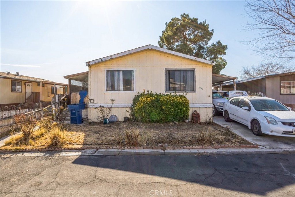 Discover this inviting 3-bedroom, 2-bathroom mobile home in the heart of Rosamond, offering 1,152 sq. ft. of comfortable living space. The open-concept design creates a bright and airy feel, with a spacious living area that seamlessly connects to the dining space—perfect for hosting or everyday relaxation. The well-appointed kitchen features ample cabinetry, generous counter space, and a functional layout that makes meal preparation a breeze.
The primary suite provides a private retreat with its own en-suite bath, while the additional bedrooms offer flexibility for family, guests, or a home office. A dedicated laundry area adds convenience to daily living.
Outside, the private yard presents an excellent opportunity for outdoor entertaining, gardening, or simply soaking in the Palm Springs sunshine. Located in a welcoming community with easy access to shopping, dining, and entertainment, this home offers an affordable way to enjoy the coveted desert lifestyle. Don't miss out on this fantastic opportunity to make it your own!