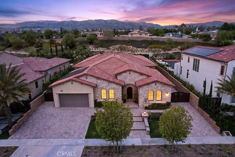 Photo of 19843 Split Oak Rd, Chatsworth, CA 91311 (MLS # SR26095252)