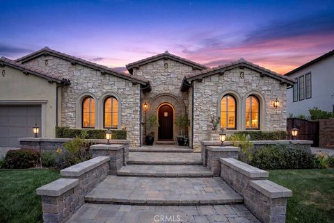 Photo of 19843 Split Oak Rd, Chatsworth, CA 91311 (MLS # SR26095252)