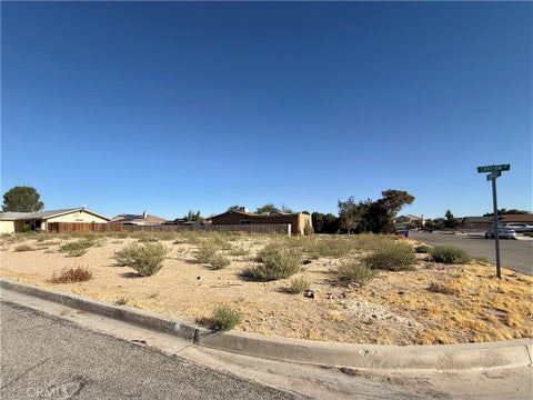 Photo of 26784 Sheffield Lane, Helendale, CA 92342 (MLS # HD26212648)