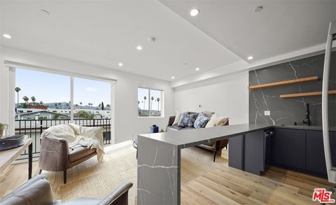 Photo of 849 N Mariposa #1/2, Los Angeles, CA 90029 (MLS # SR26097182)