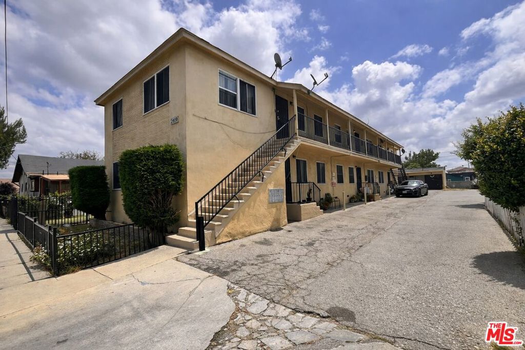 2910 S Curson Avenue