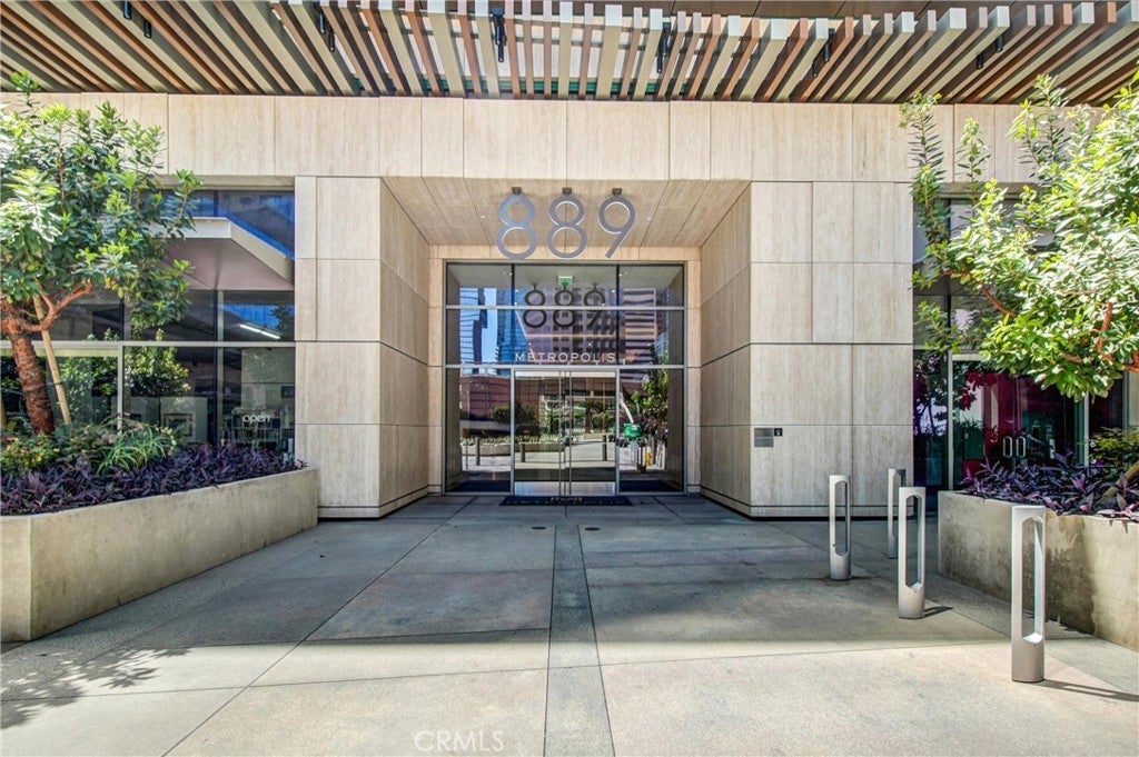 889 Francisco Street