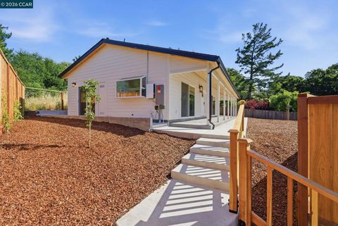 Photo of 3196 Rohrer Drive DR, Lafayette, CA 94549 (MLS # 41135900)