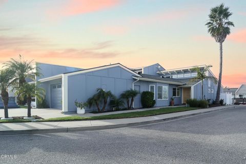 Photo of 4431 Gateshead Bay, Oxnard, CA 93035 (MLS # V1-28736)